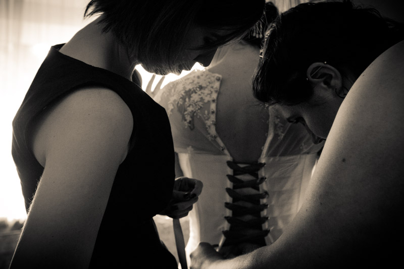 CORSET TYING