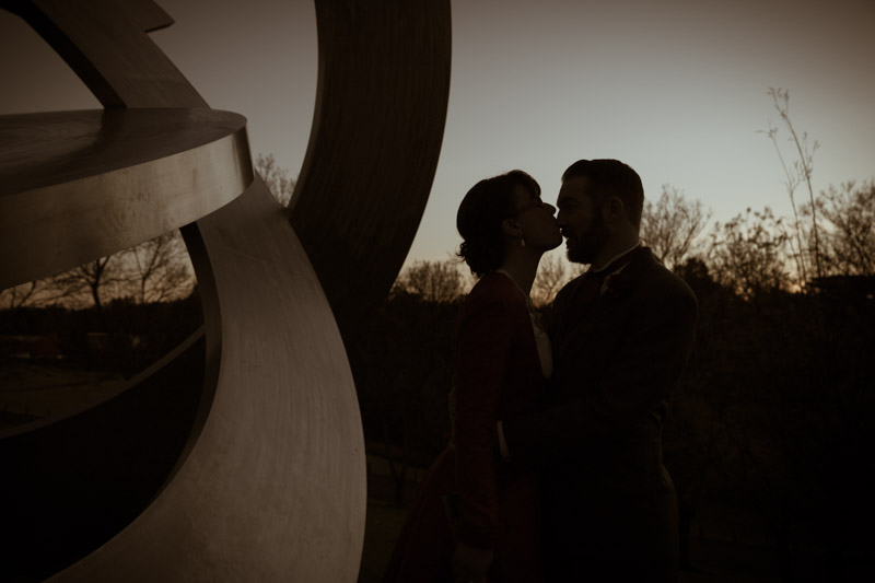 Matthew & Rachel @ Heide Sculpture Park kissing