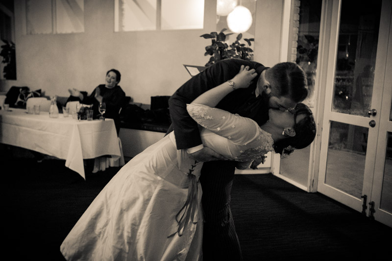 first dance, kiss